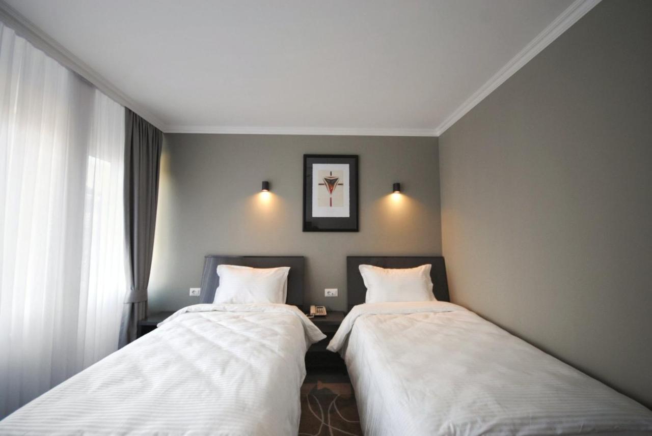 Hotel Callisto Prisztina Zewnętrze zdjęcie